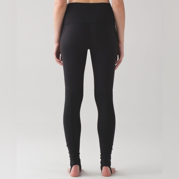 ➰ Lululemon Wunder Under Stirrup Leggings~Women’s 4~Black~High-Rise~Ruched Legs - Picture 3 of 10